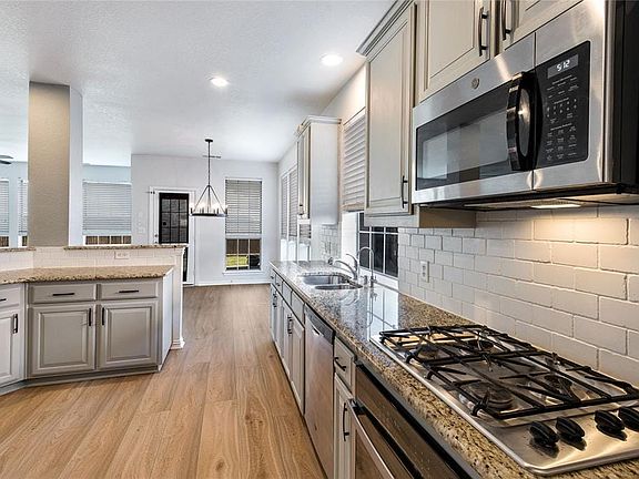 4th image of 6308 Valley View Dr