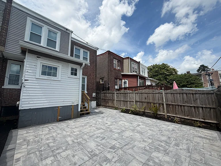 619 W 27th St — Photo 13