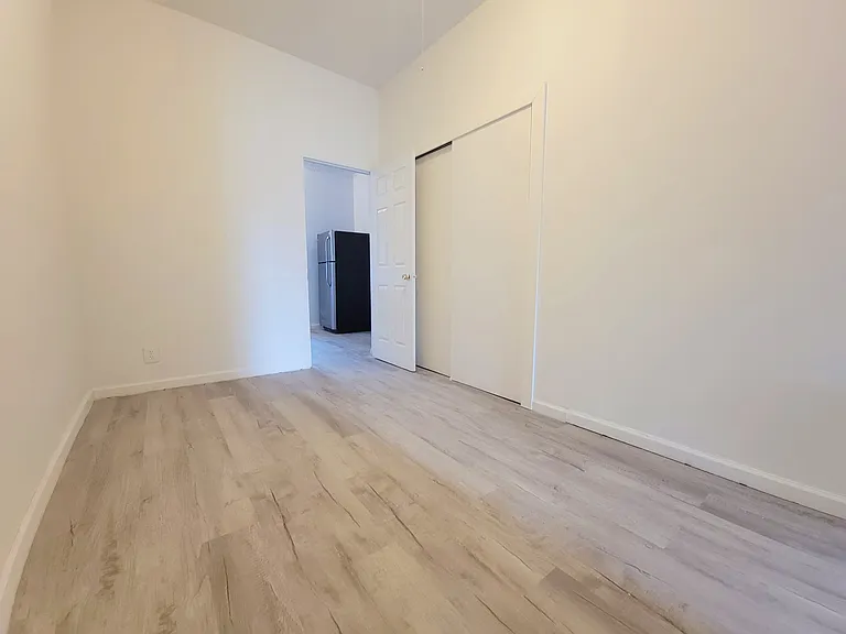 557 Wilson Ave #3L — Photo 6
