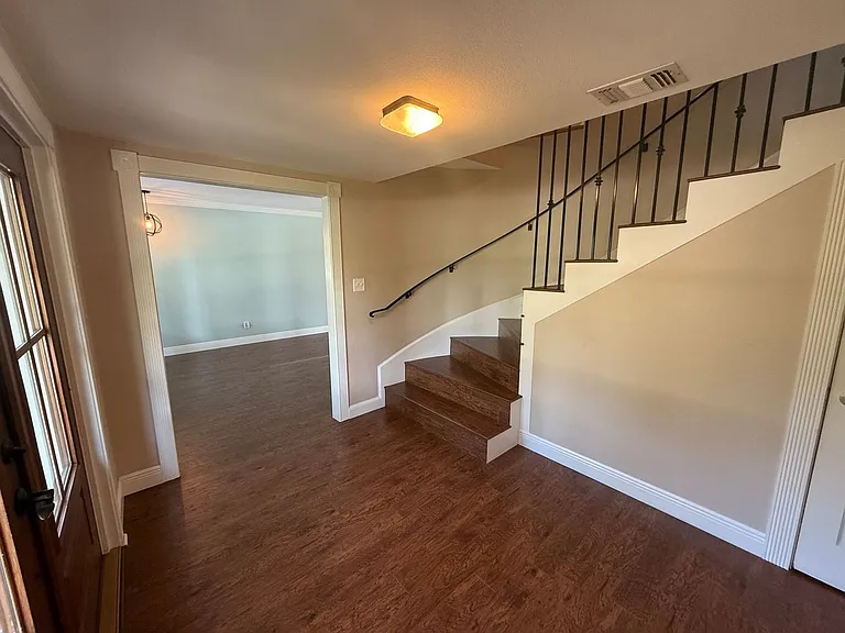 905 Poinciana Dr — Photo 3