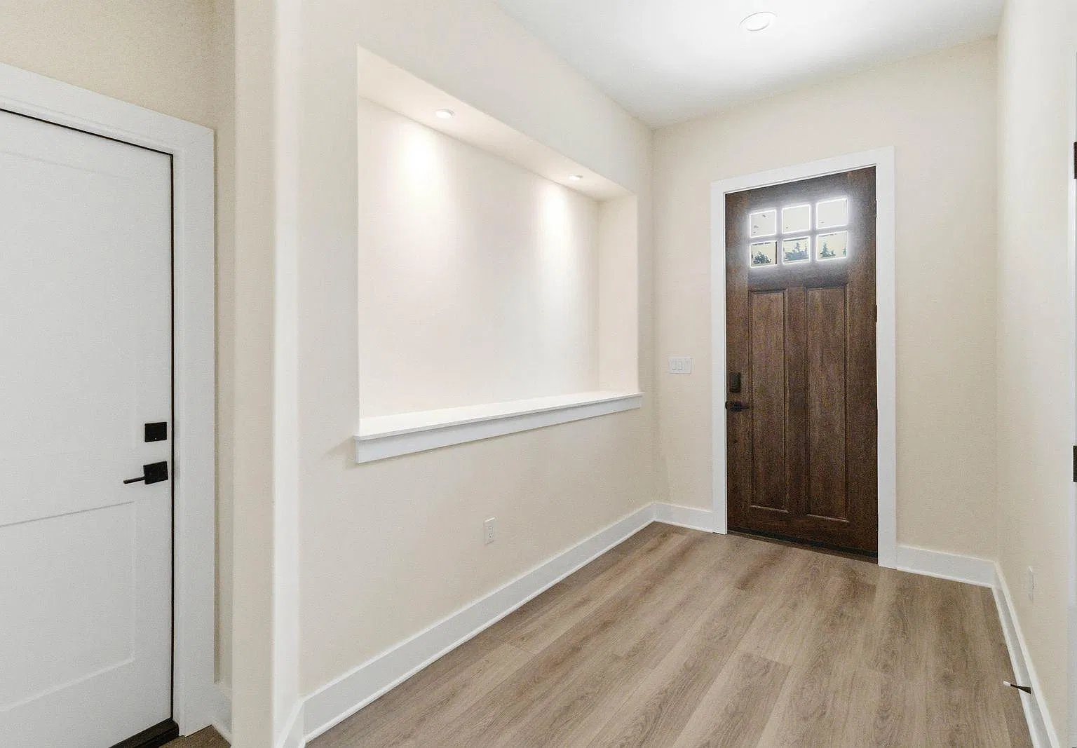3 bed, 2.0 bath, 1932 sqft, $2,500 — Photo 3