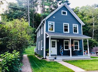 77 River St, Russell, MA 01071