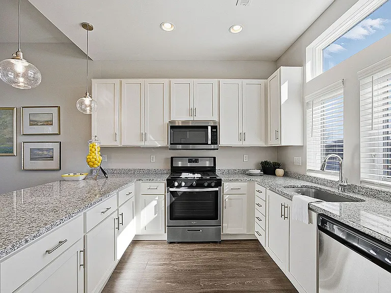 Burr Oak Commons — Photo 16