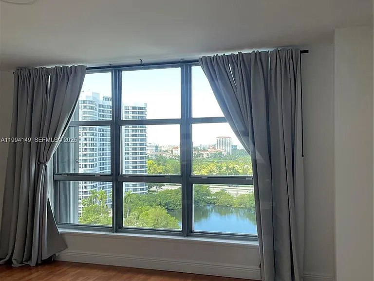 3530 Mystic Pointe Dr #1509 — Photo 2