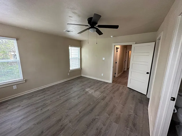 1213 W Walker St — Photo 19