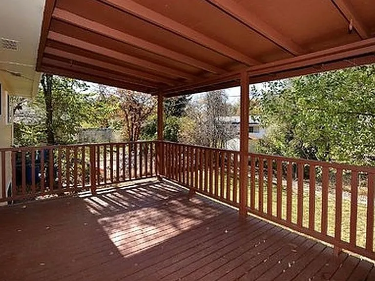 325 N Roosevelt Ave — Photo 28