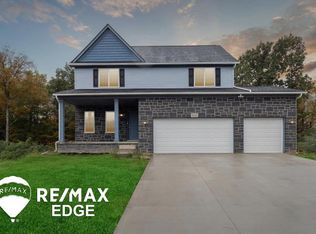 8122 Peninsula Cir, Grand Blanc, MI 48439