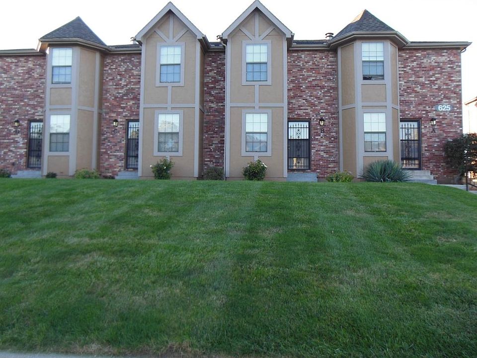 1st image of 625 NE English Manor Dr APT C