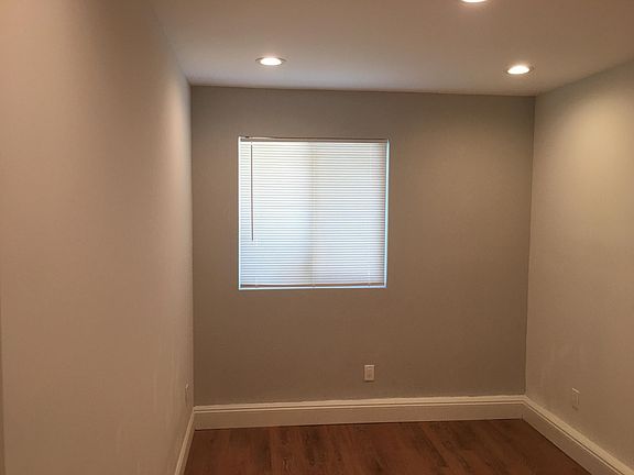 3rd image of 22352 Schoenborn St