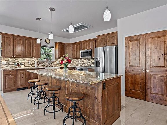 3rd image of 3396 Valley Way