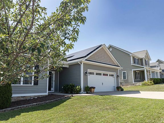 3rd image of 36 Hull Hills Ln