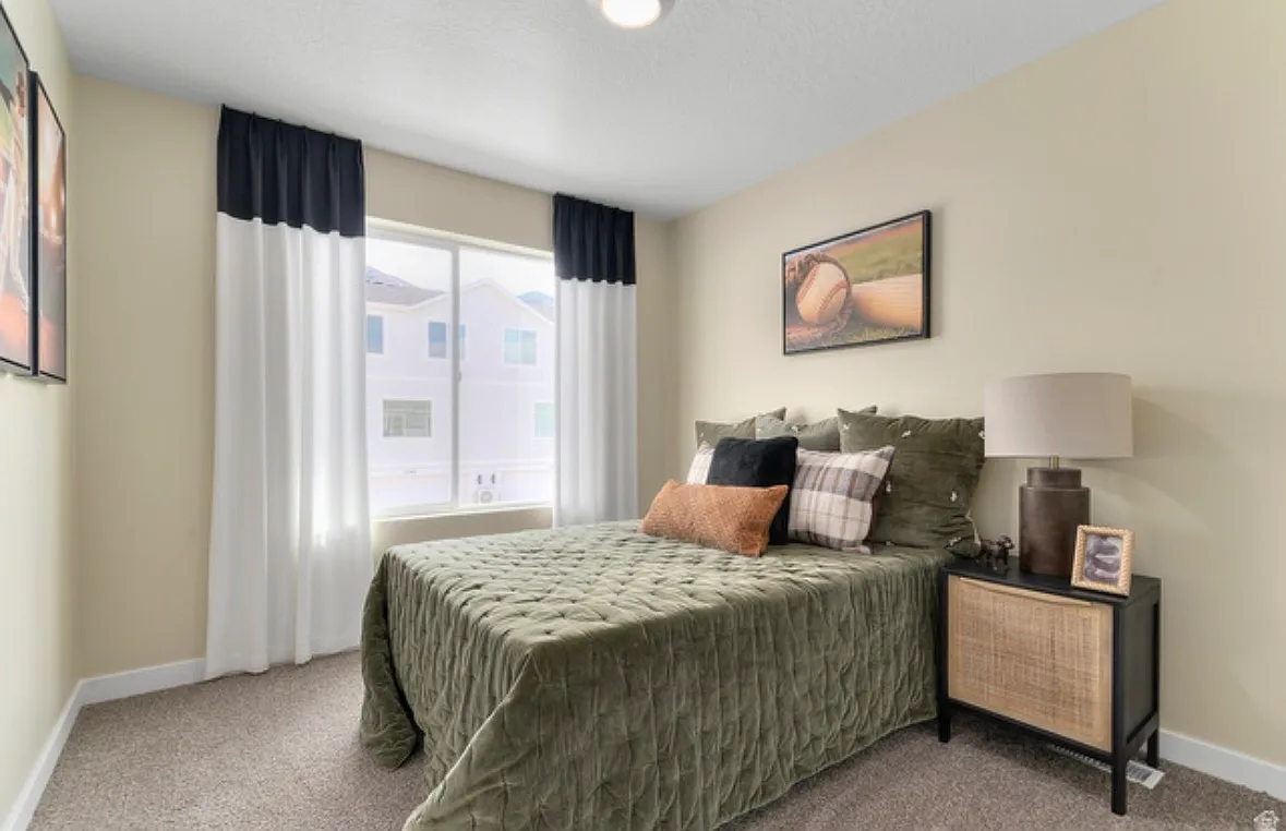 3 bed, 2.5 bath, 1399 sqft, $2,000 — Photo 2