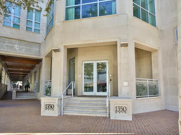 1350 Main St #204 — Photo 2