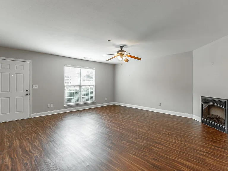 1109 Maple Tree Ln #1109 — Photo 5