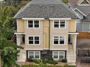 2214 Cook St, Victoria, BC V8T 3S8