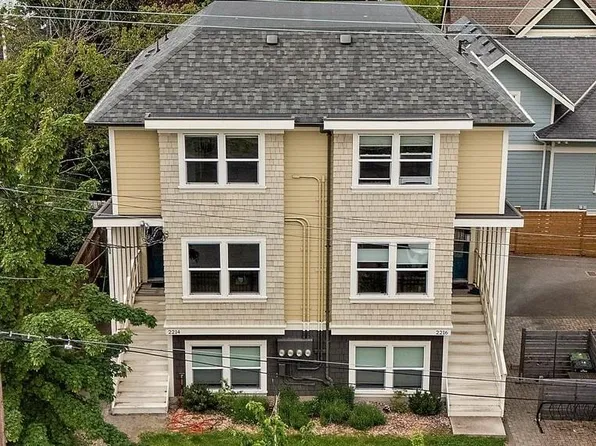 2214 Cook St, Victoria, BC V8T 3S8