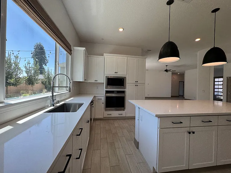 2637 W Andrew Ln — Photo 15