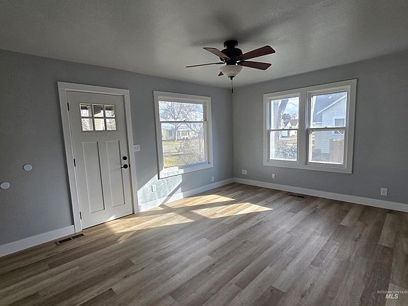 5th image of 1073 W 5th St