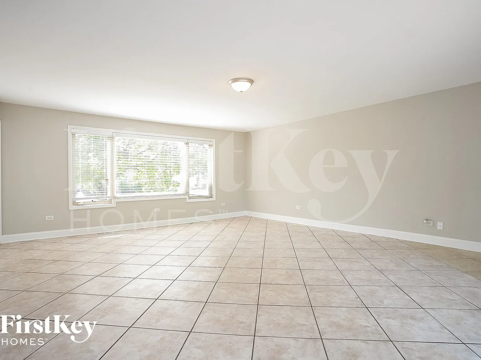3 bed, 2.0 bath, 1576 sqft, $2,745 — Photo 3