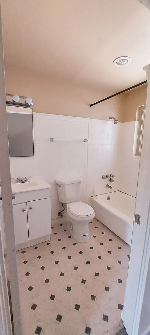 Westwinds Apartments — Photo 2