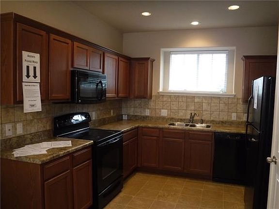 4th image of 18525 Mammoth Cave Blvd Unit 1