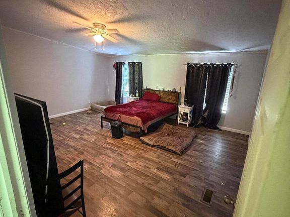 3rd image of 1611 Deerwood Rd