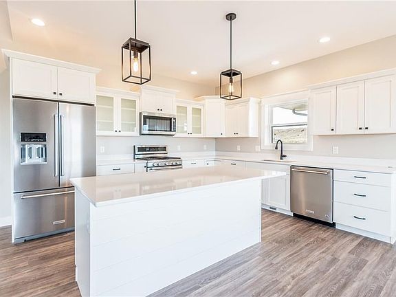 2nd image of 3280 Navarro Dr