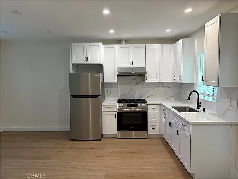 7818 Amestoy Ave #1/2 — Photo 3