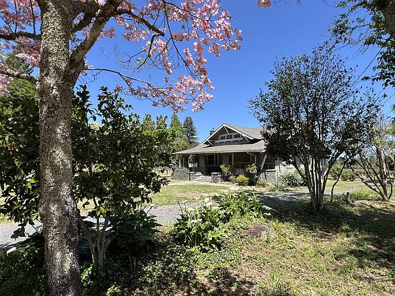 4th image of 1851 Magnolia Dr