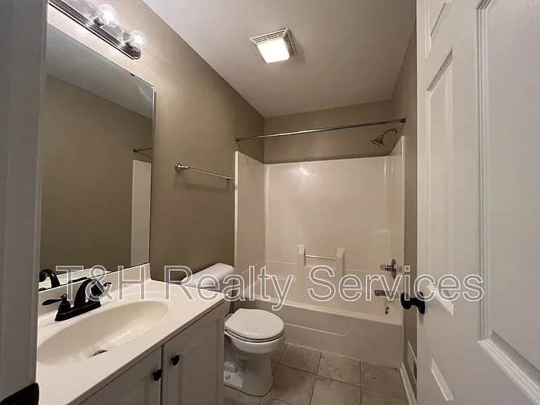 11451 Sutton Place Dr E — Photo 19