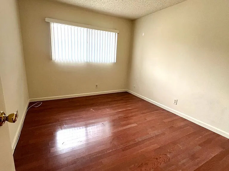 319 Josie Cir — Photo 6