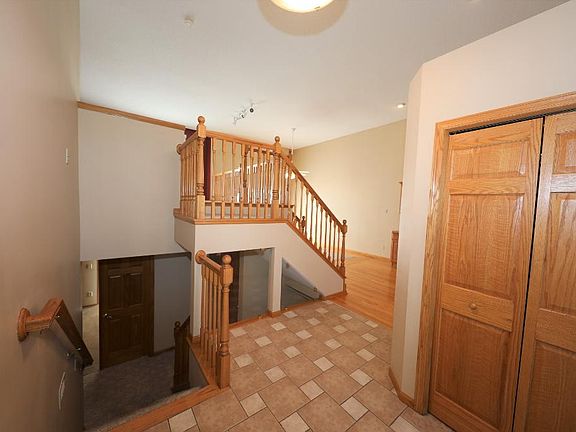 3rd image of 1388 Pheasant Hills Dr