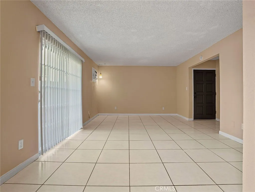 2 bed, 6148 sqft, $2,399 — Photo 2