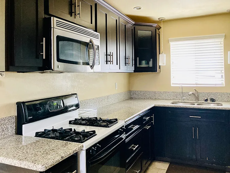 130 Albert St — Photo 13