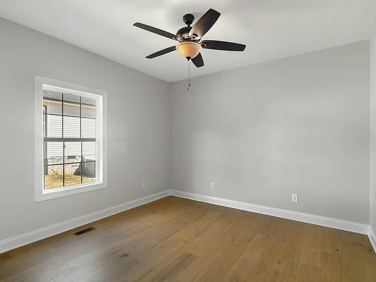 303 Lee Ln — Photo 10