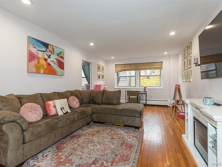 Listing photo 5