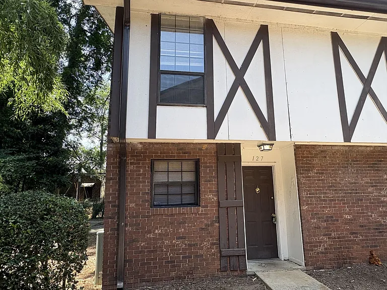 1108 Tiger Blvd #127 — Photo 3