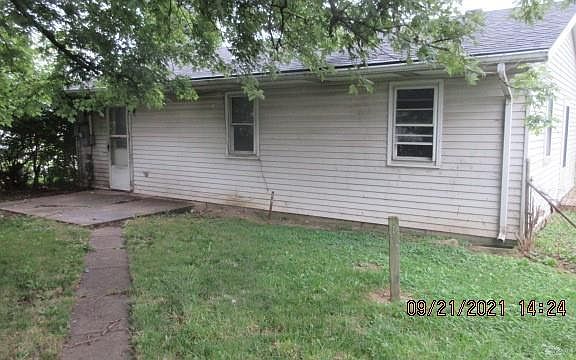 3rd image of 100 Colebrook Dr
