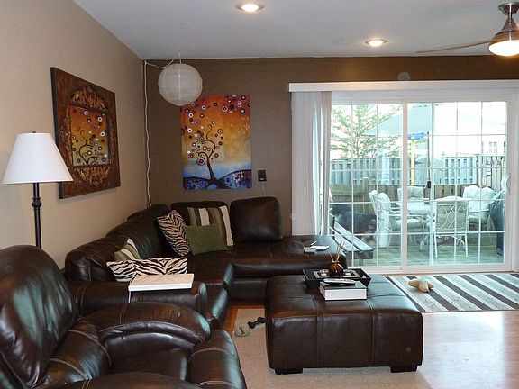 Living Room (2)