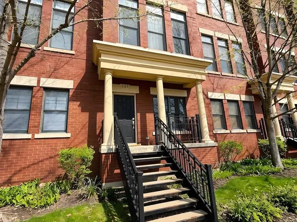 141 S Grove Ave, Elgin, IL 60120