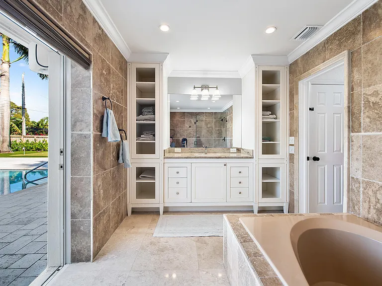 4761 Bayview Dr — Photo 13