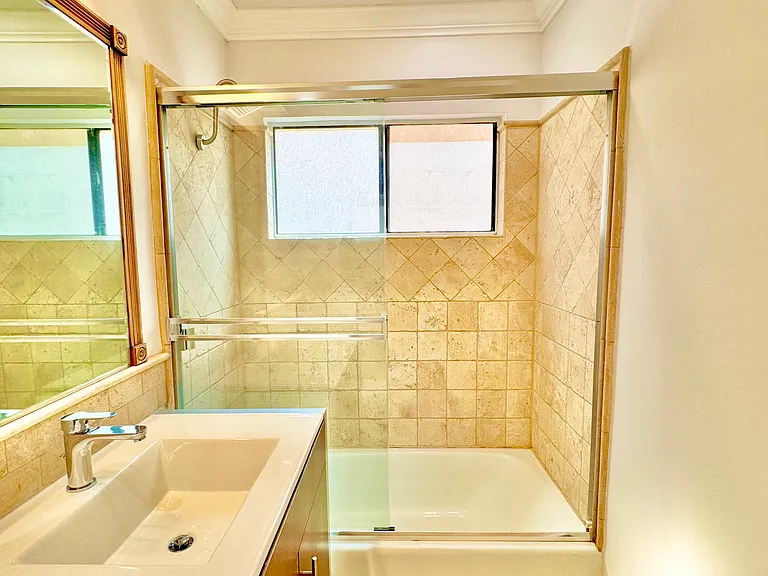 1506 S Barrington Ave #103 — Photo 11