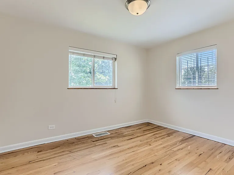 3425 E 31st Ave — Photo 12
