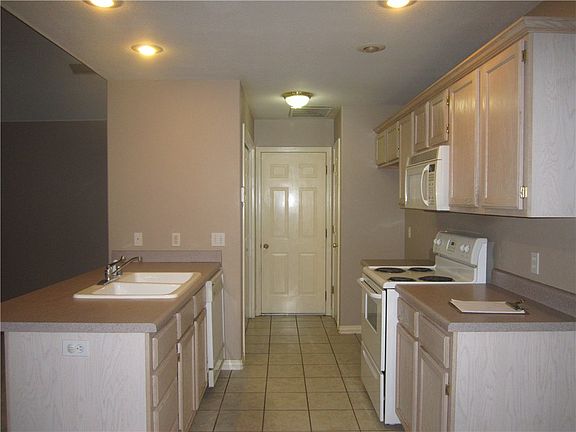 5th image of 1008 Sunrise Cir