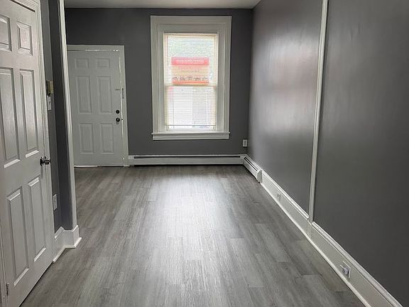 3rd image of 211 Mulberry St