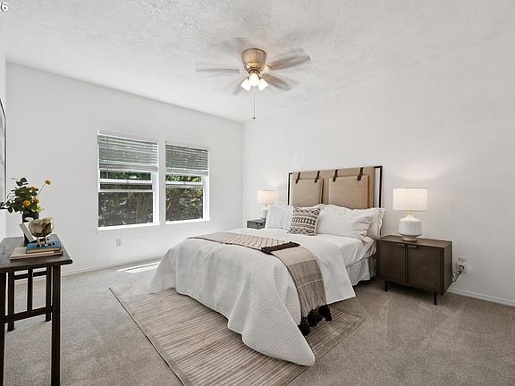 4th image of 1441 SW Clay St APT 210