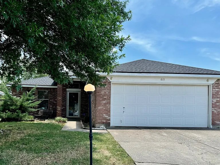 810 Wilmor Ct — Photo 1