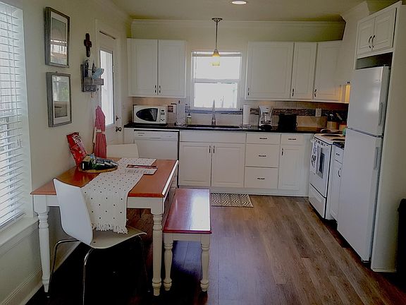 5th image of 3858 Harley Ave