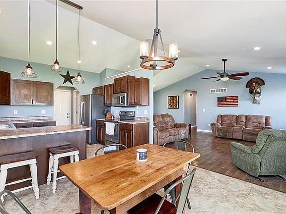 4th image of 34 Moore Estates Ct