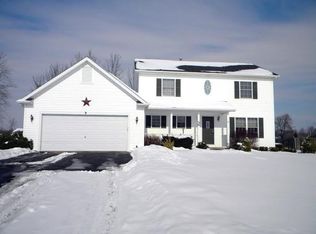 9 Hutton Cir, Churchville, NY 14428
